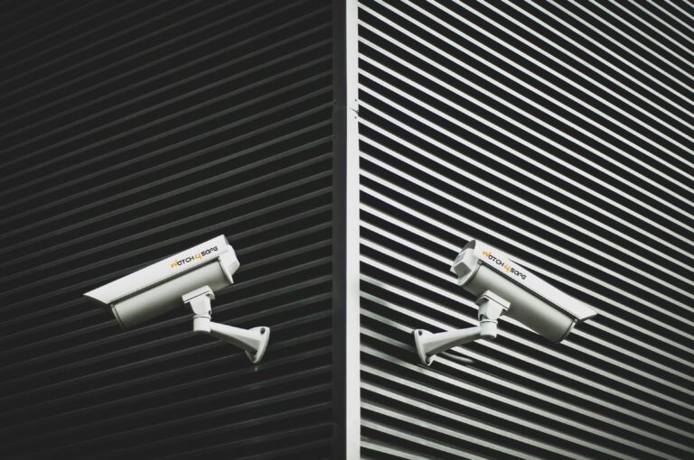 Lire la suite à propos de l’article Vidéosurveillance de bâtiment professionnel : le guide complet pour sécuriser votre entreprise